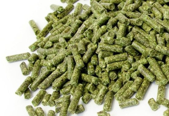 Smaks™ Hay Treats 2 PACK Timbo Cube 4oz & Mountain Grass Smaks Pellets 2 oz