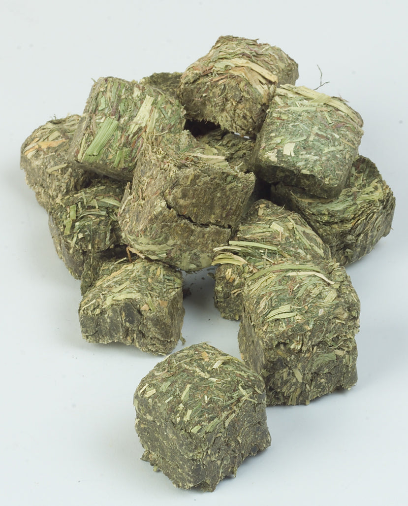 Smaks™ Hay Treats 2 PACK Timbo Cube 4oz & Mountain Grass Smaks Pellets 2 oz
